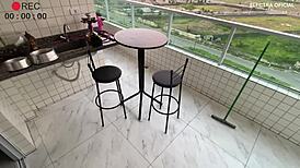 empregada latina usa lingerie provocante pra enlouquecer o patrão voyeur