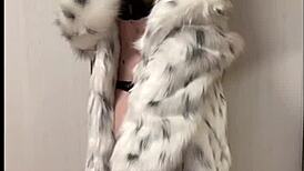 Elza kom's sweet dance hides her bimbo blowjob cravings underneath