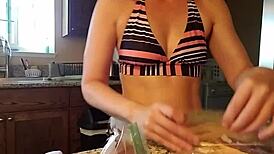 Wanna clean eat with sexy wife Aurora Willows?