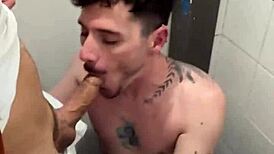 mamada do agroboy no banheiro amateurs pornstar beautiful blowjob