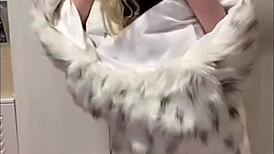 Elza kom's sweet dance hides her bimbo blowjob cravings underneath