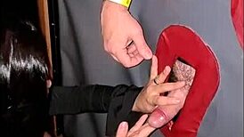 dando pra 2 no glory hole, tight latina wife swallows big cocks