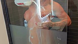 Milf bodybuilder bathes in milk for deepthroat anal rimjob squirting