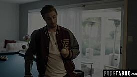 Alter der Star-Quarterback vögelt heimlich unschuldige Jungfrau-Reporterin vor der Cam