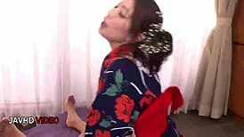 kaori maeda's jaw dropping blowjobs handling two throbbing cocks intense?
