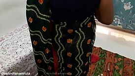 desi bhabhi in dark green saree looks cute and alluring