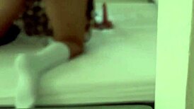 hijastra cachonda de uniform escolar llega y juega con su coño hasta que su padrastro la pilla y la folla duro