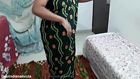 desi bhabhi in dark green saree looks cute and alluring