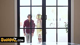 Jenna Noelle и Athena Anderson ние MILF стъпмайките чукаме стъпсините за мотивация