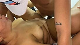 hermanastra colombiana con coño grande recibe verga monstruosa en doggystyle y misionero