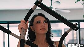 Petite Liz Jordan's Bubble Butt Lifts Craving Rocket Powers' Thick Black Shaft