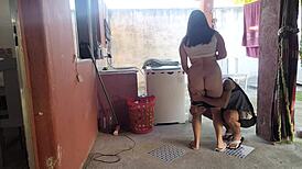 empregada latina curvy não resiste pau ereto do chefe bareback anal rough