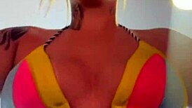 ei você treinando de biquíni fio dental na academia praia toda molhada tesão escorrendo pernas?