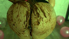 Perfect Ass Girl Crushes Cake Sensually