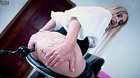 who's gonna win this anal fisting chair battle??