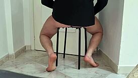 ansima strusciandomi sul culo fino a sborrare duro sul suo viso... cazzo italiano enorme