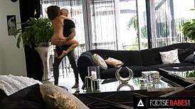 Curly Latina Geisha Kyd Stretches For Steamy Foot Play