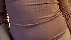 Chubby Blonde Housewife Hits Mind-Blowing Orgasm with Womanizer Vibrator Close-Up