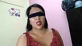 mi esposa trajo a su prima step pa un trio real... dos latinas calientes con tacones altos besandose y chupando verga 100 real