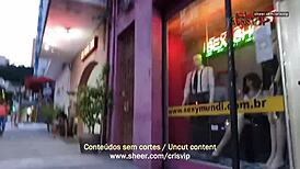 quer ver eu chupar rola de estranho engolir porra e beijar corno no gloryhole?