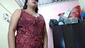 mi esposa trajo a su prima step pa un trio real... dos latinas calientes con tacones altos besandose y chupando verga 100 real