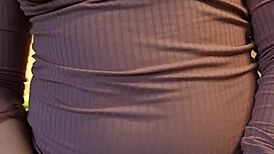 Chubby Blonde Housewife Hits Mind-Blowing Orgasm with Womanizer Vibrator Close-Up