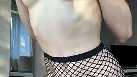 sofia siemens bares nude body fingers herself teasingly
