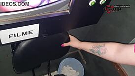 quer ver eu chupar rola de estranho engolir porra e beijar corno no gloryhole?