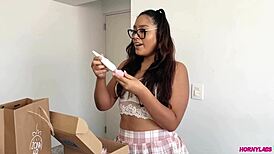 linda peruvian teen squirts on huge dildo solo!
