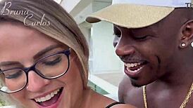 Eu Loira Braquinha Senta de Costas no Negão Pauzudo!