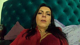 milfycalla's pussy tastes like salty pee drip in this preview taste test!!