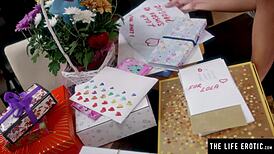 stunning blonde in nylons rubs to explosive climax