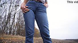 Milf flaunts massive cameltoe pussy lips through tight blue jeans outdoors