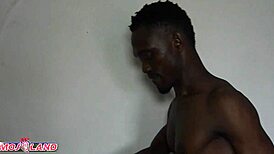 freaky ebony shakes that big juicy ass 🍑🔥