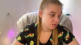 fuck my virgin tight pussy sooo hard please!!