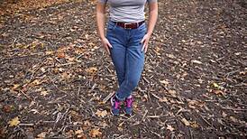 Milf flaunts massive cameltoe pussy lips through tight blue jeans outdoors