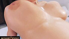 Massage Client Ashlyn Peaks Offers Big Natural Titties For Titty Fuck Ride