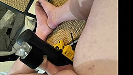 Watch me squirt 😍 as strangers control my handy dildo live on cam til I cum on my feet!!