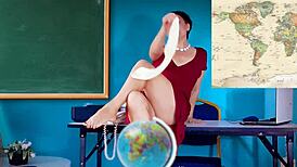 Torcelini delivers geography lesson on seas and oceans for students