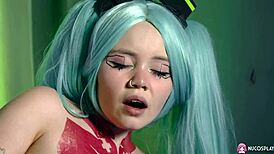 hey, check rebecca nikson's wet pussy close-up