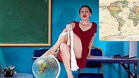 Torcelini delivers geography lesson on seas and oceans for students