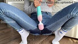 Stepmom squirts cum in her tight wet leggings from fingering orgasm!