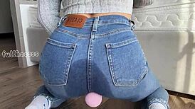 Stepmom squirts cum in her tight wet leggings from fingering orgasm!