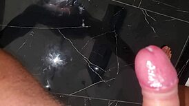 arrapato schizza pov sborrata sega cazzo grosso masturbazione maschile