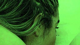 Amigas brincam com bucetas molhadas em lambidas sensuais