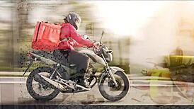 motoqueiro drops off the package but ends up with swollen brazilian pussy from his monster cock foreplay.