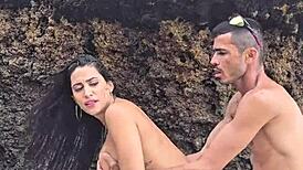 gostosa casada deepthroats big cock on beach transei