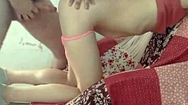 las folladas calientes que le doy a mi vecina colombiana con mi bbc en doggy y creampie