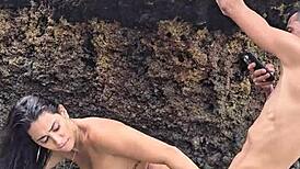 gostosa casada deepthroats big cock on beach transei