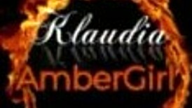 Klaudiaambergirl fingers pussy in raging storm